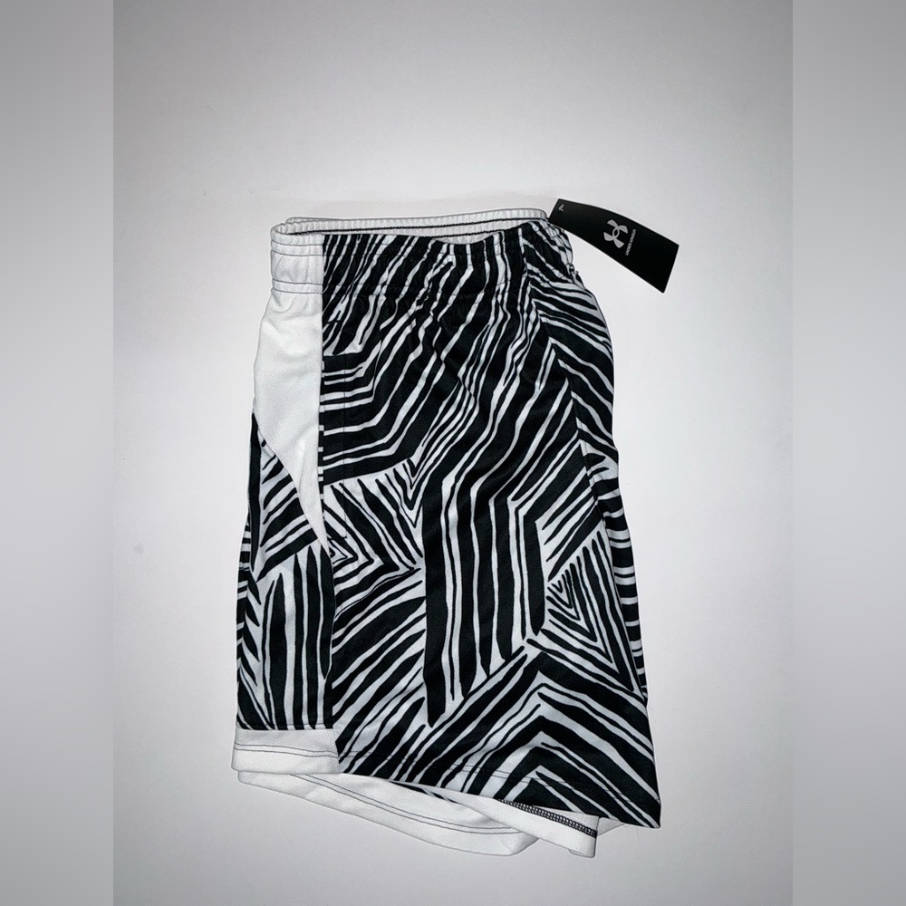 Under Armour Baseline 6” Shorts - Picture 4 of 4
